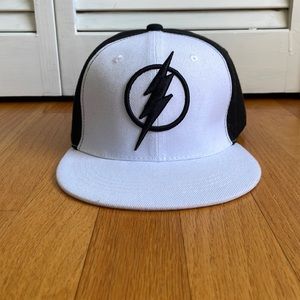 The flash cap, trucker hat/ baseball cap